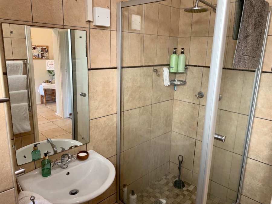 To Let 1 Bedroom Property for Rent in Rondebosch Village Western Cape